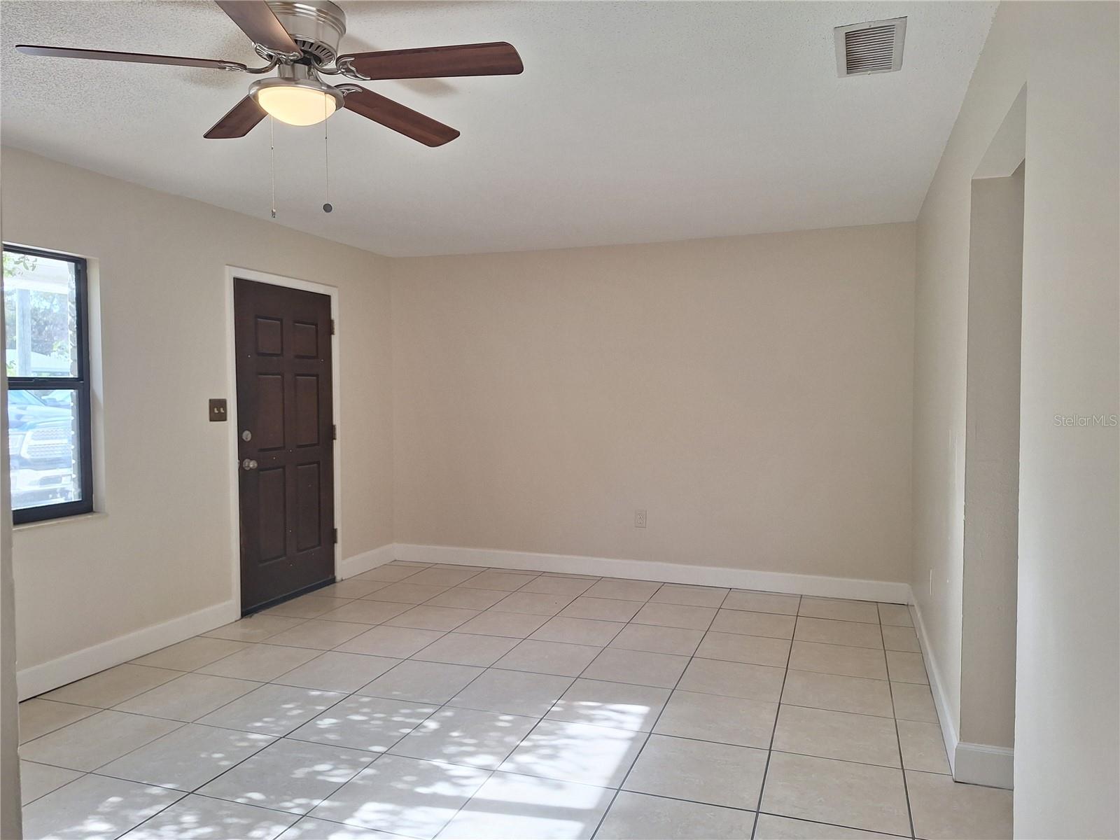 Image 4 of 21 For 607 Edward Street