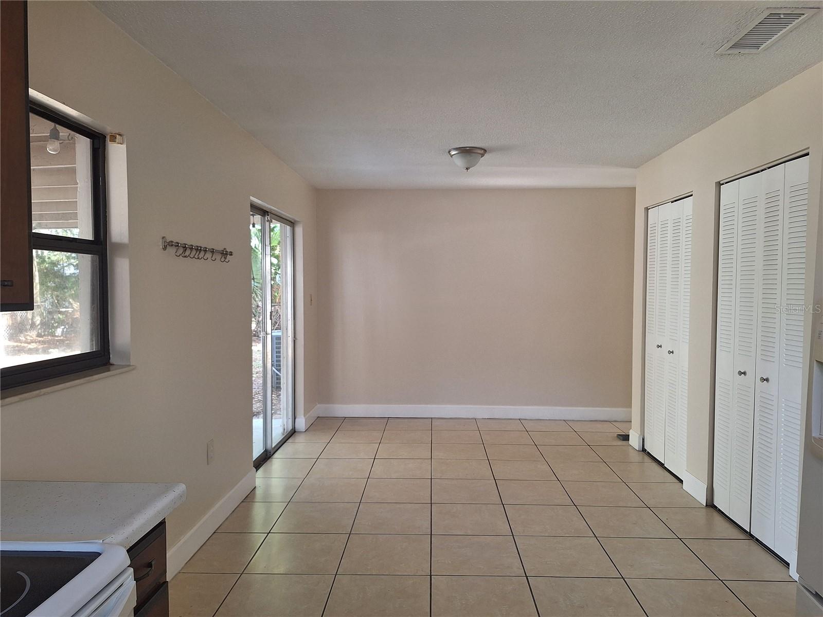 Image 8 of 21 For 607 Edward Street