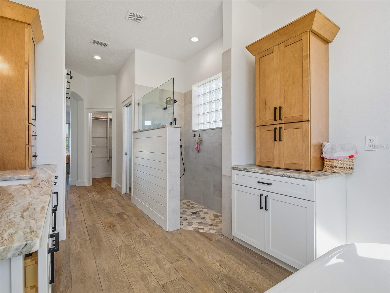 Image 22 of 62 For 1969 Glencoe Road