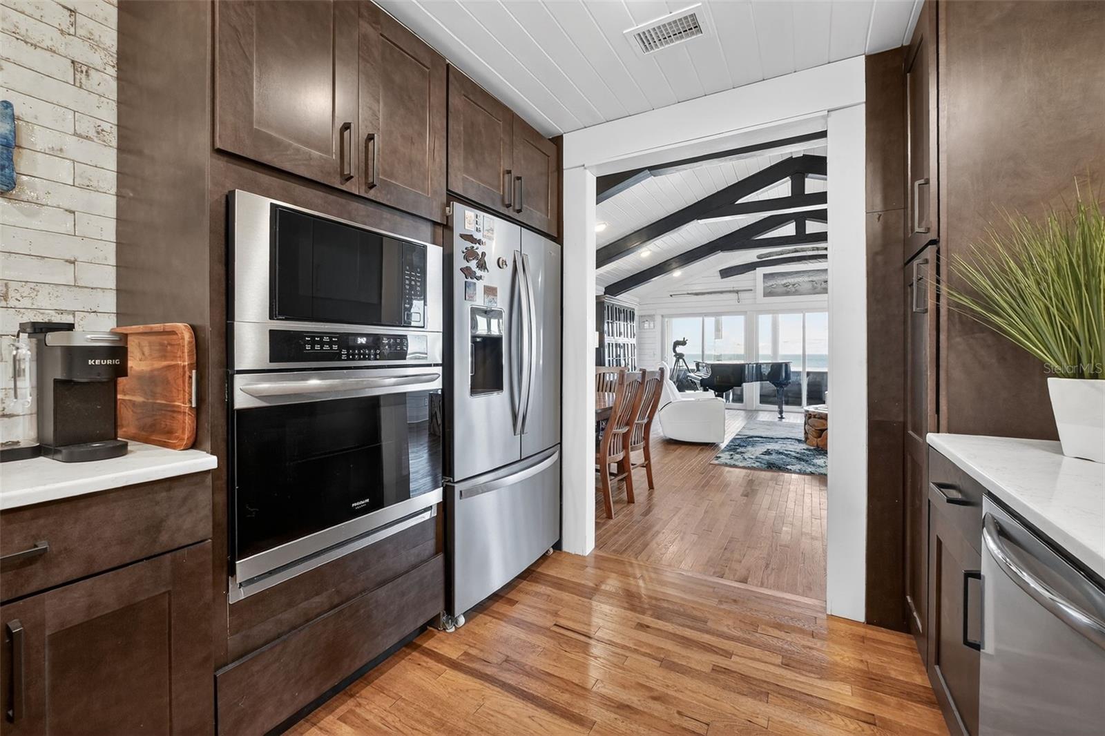 Image 26 of 70 For 6118 Atlantic Avenue