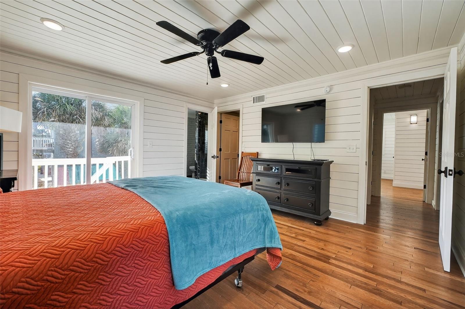 Image 30 of 70 For 6118 Atlantic Avenue