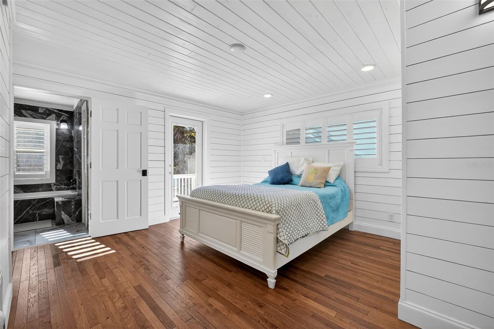 Image 42 of 70 For 6118 Atlantic Avenue