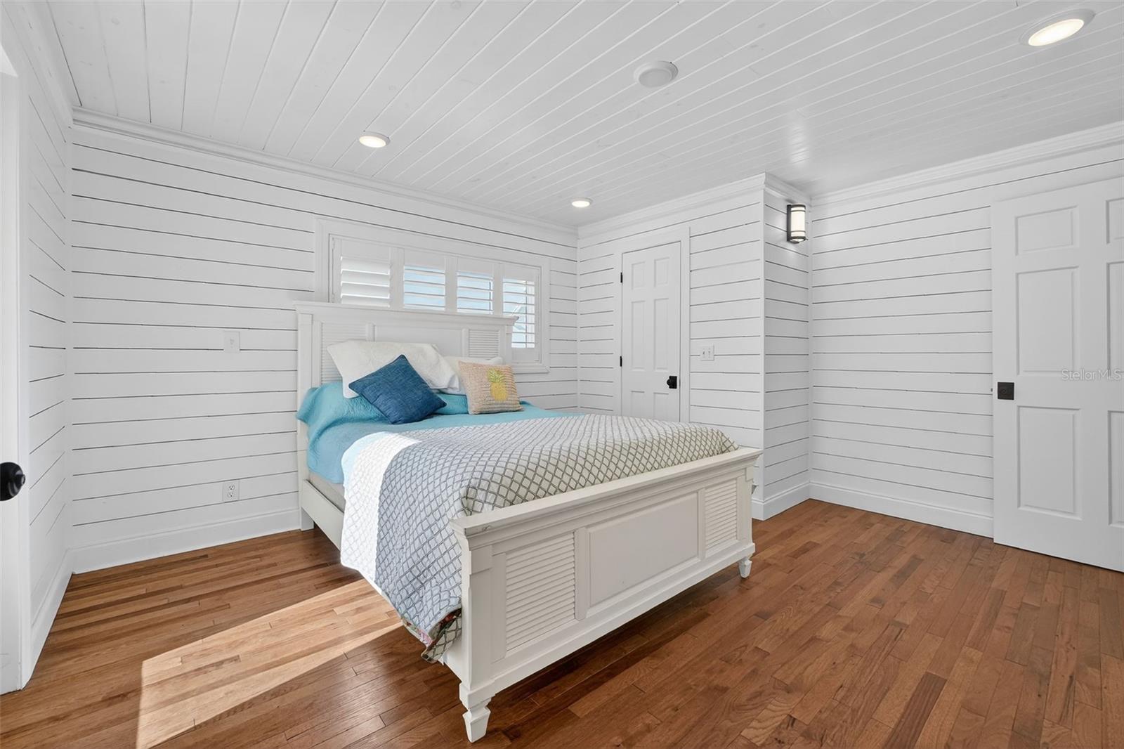 Image 43 of 70 For 6118 Atlantic Avenue