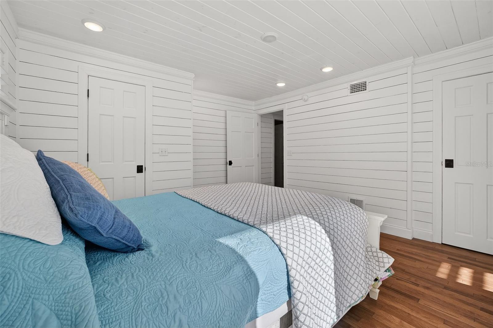 Image 44 of 70 For 6118 Atlantic Avenue