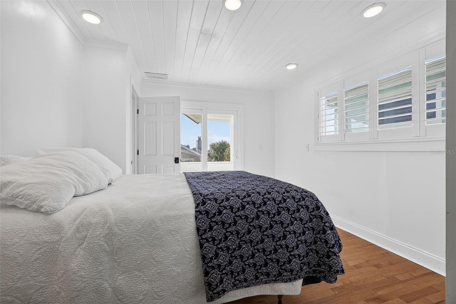 Image 47 of 70 For 6118 Atlantic Avenue