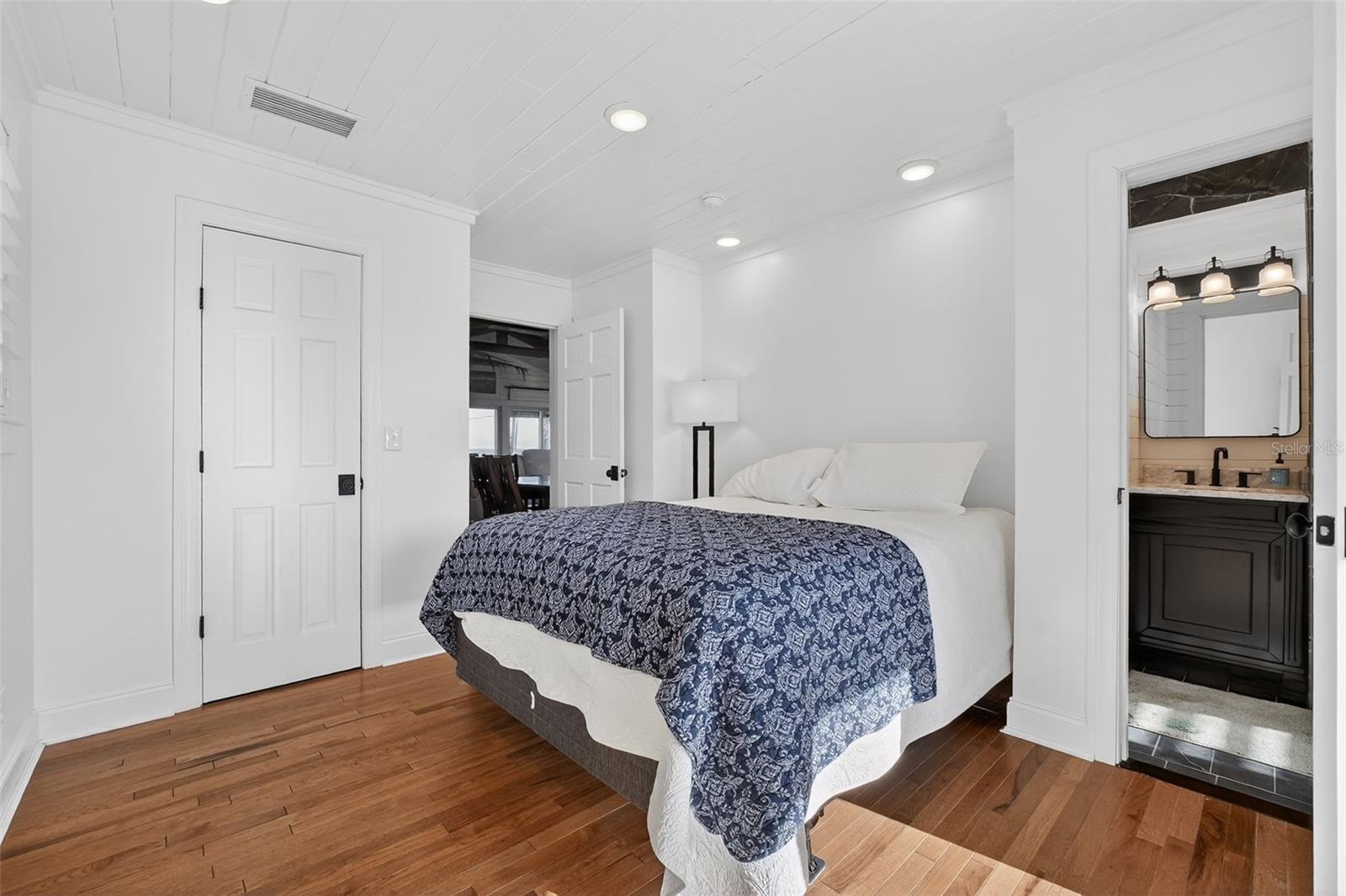 Image 49 of 70 For 6118 Atlantic Avenue