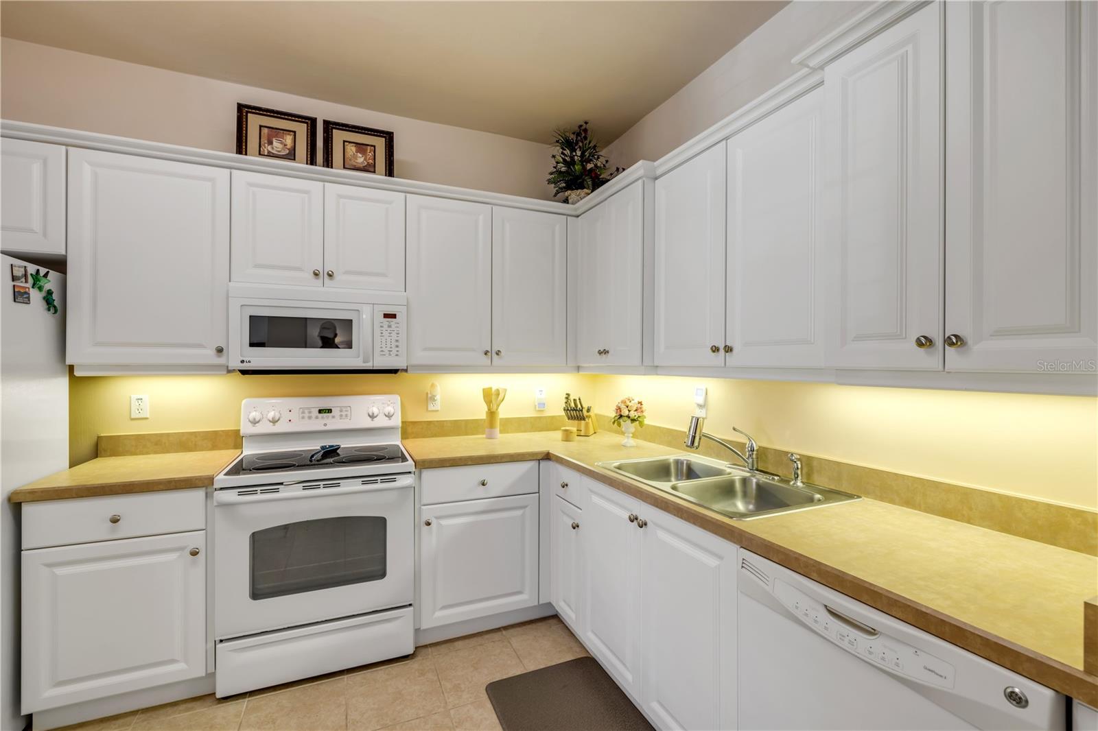 Image 23 of 68 For 3621 Casello Drive