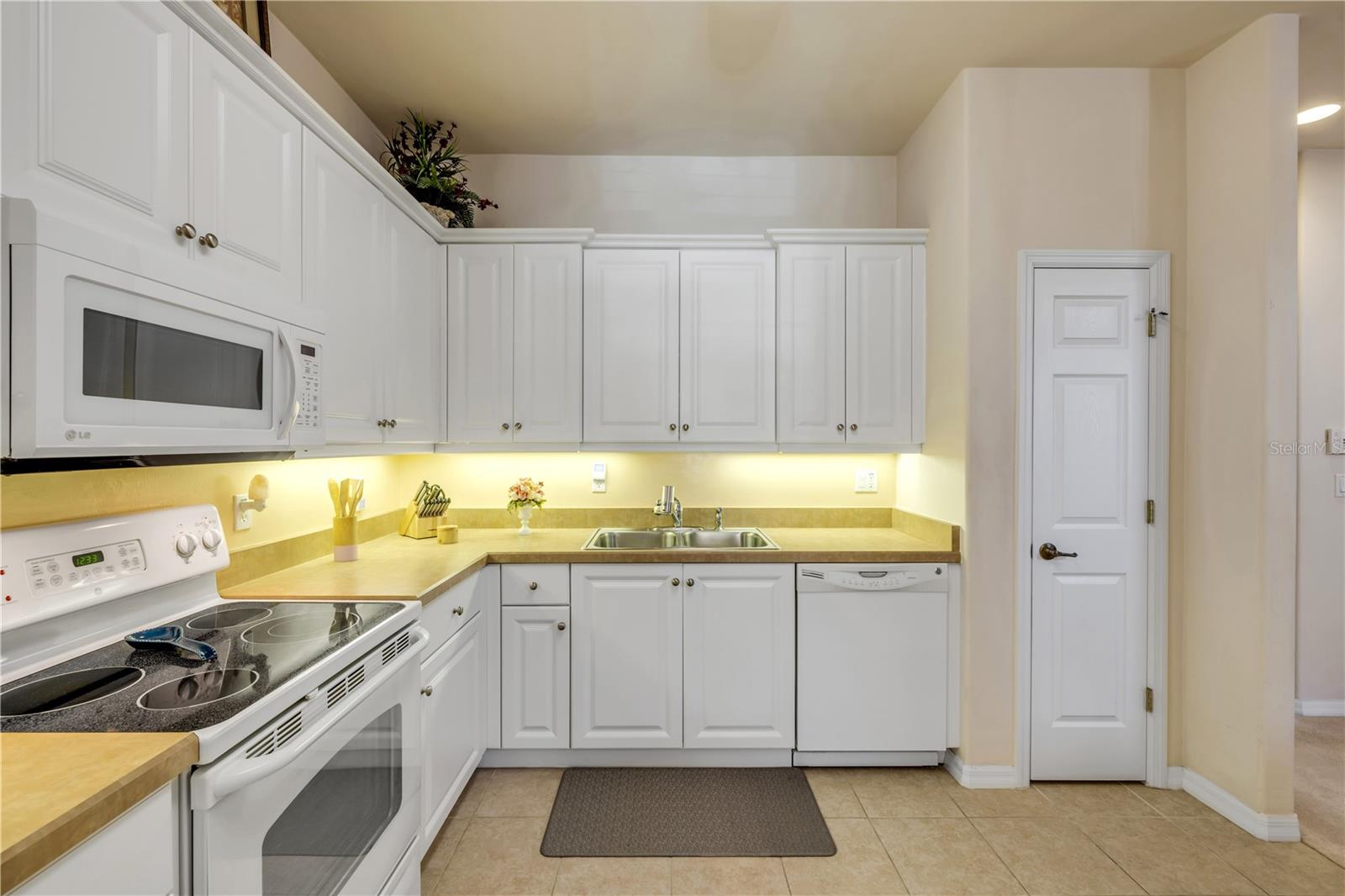 Image 26 of 68 For 3621 Casello Drive