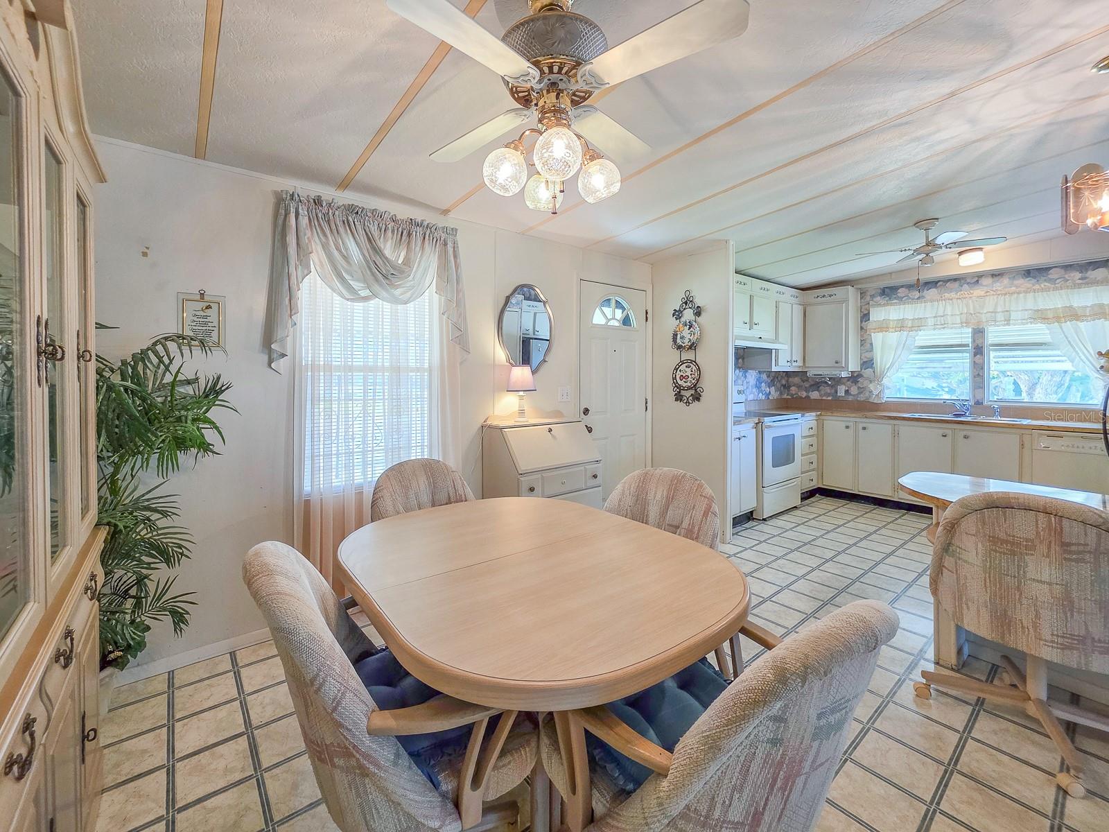 Image 11 of 42 For 719 Dove Avenue