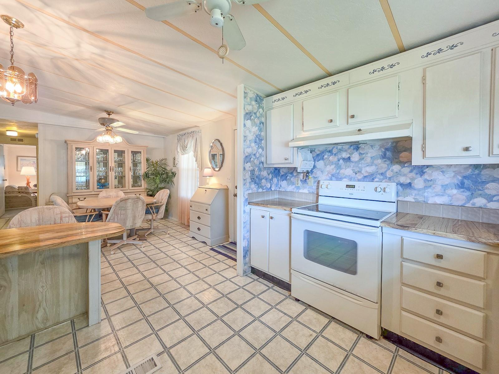 Image 14 of 42 For 719 Dove Avenue