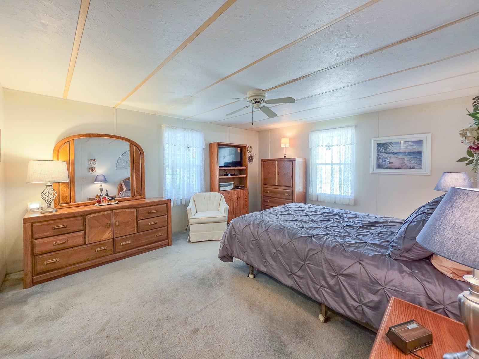 Image 17 of 42 For 719 Dove Avenue