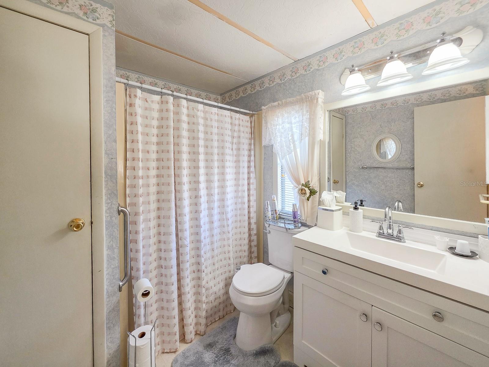 Image 21 of 42 For 719 Dove Avenue