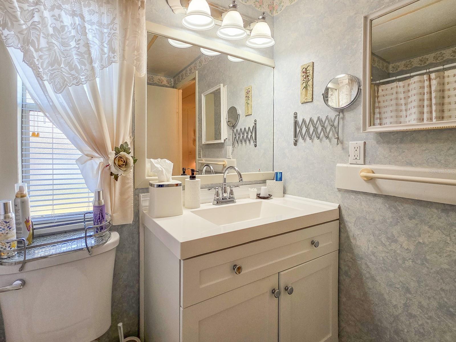 Image 22 of 42 For 719 Dove Avenue