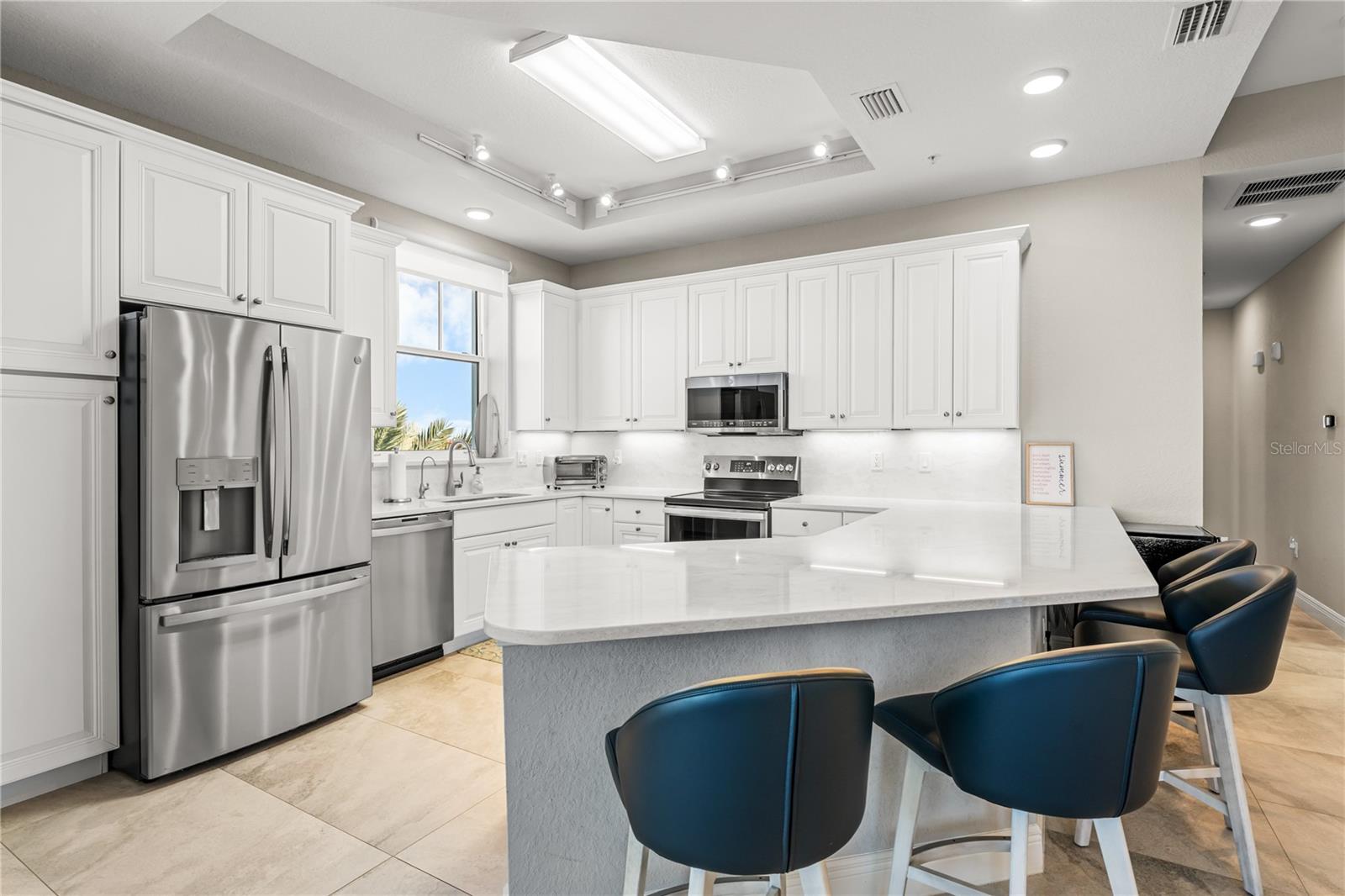 Image 10 of 50 For 1 Riverwalk Drive 401