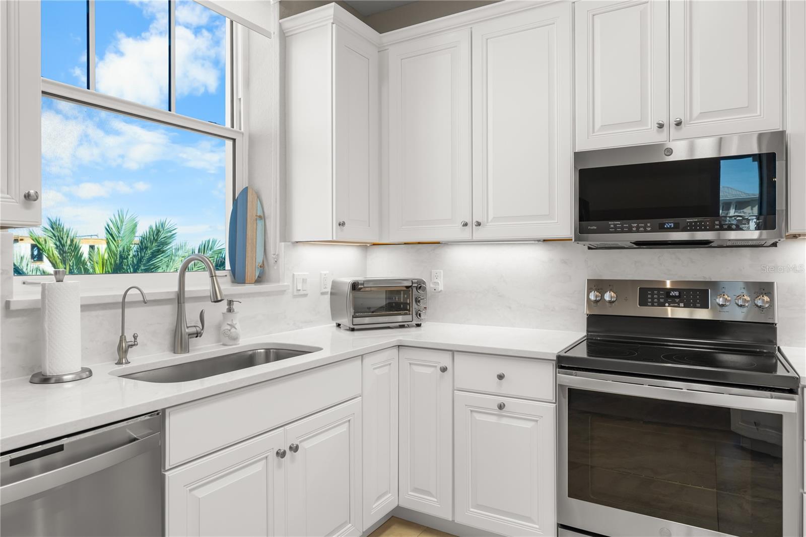 Image 11 of 50 For 1 Riverwalk Drive 401