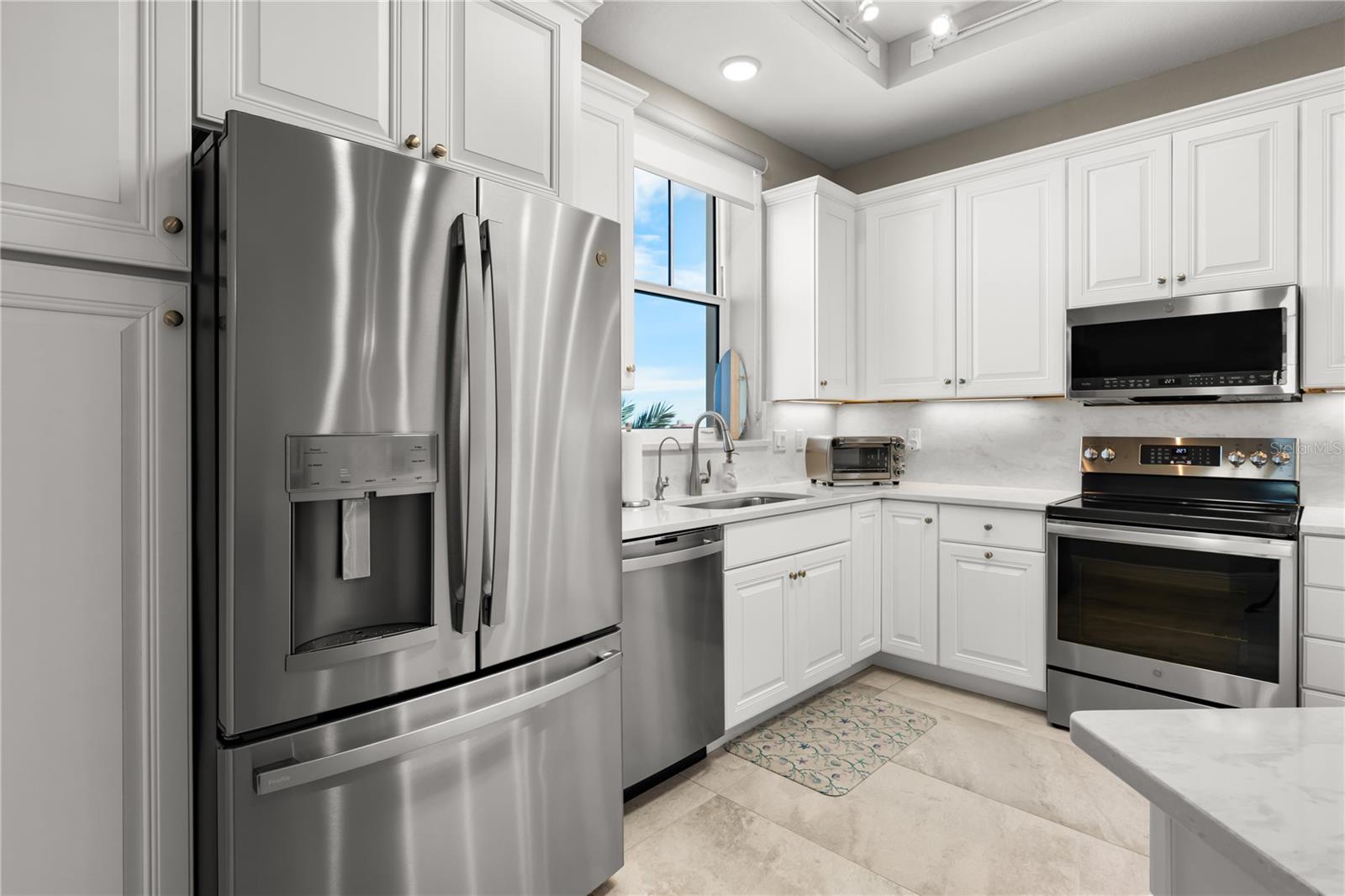 Image 13 of 50 For 1 Riverwalk Drive 401