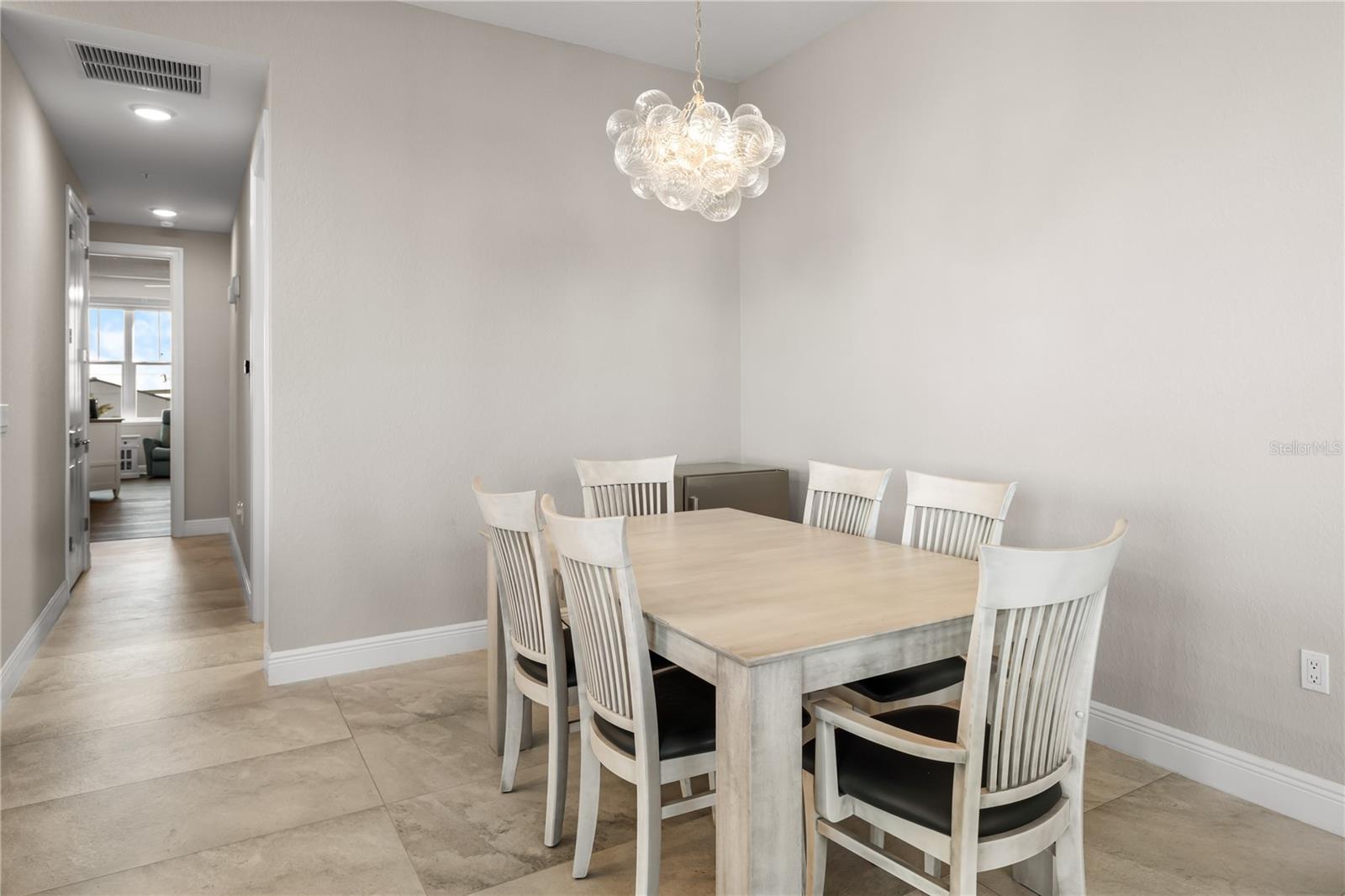 Image 16 of 50 For 1 Riverwalk Drive 401