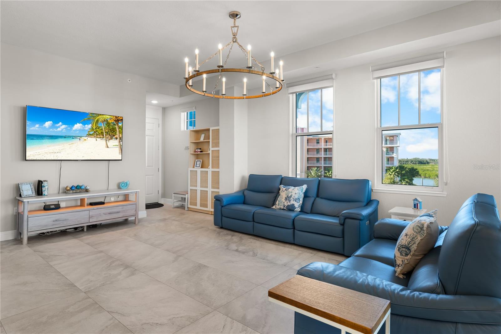 Image 20 of 50 For 1 Riverwalk Drive 401