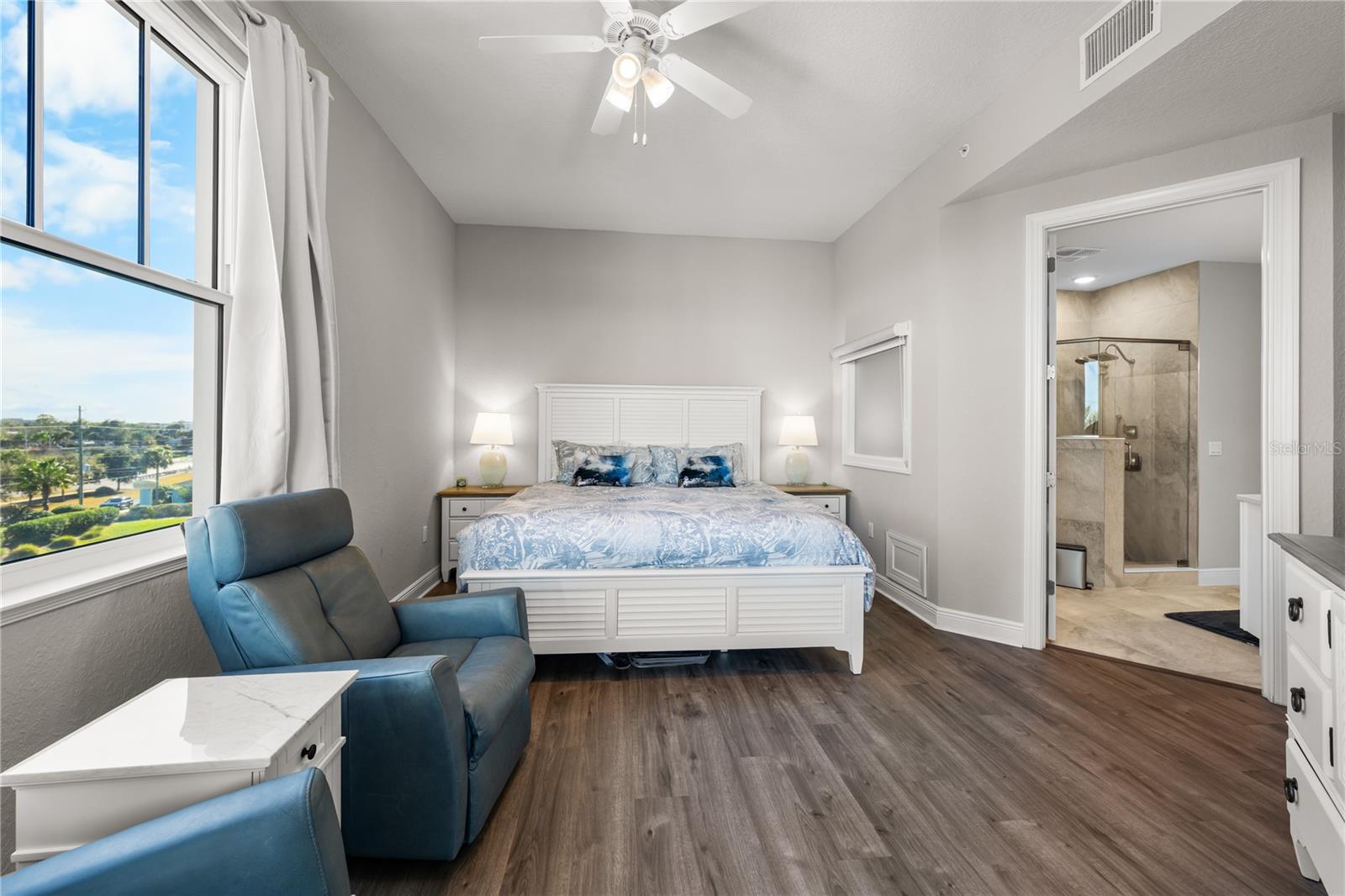 Image 22 of 50 For 1 Riverwalk Drive 401