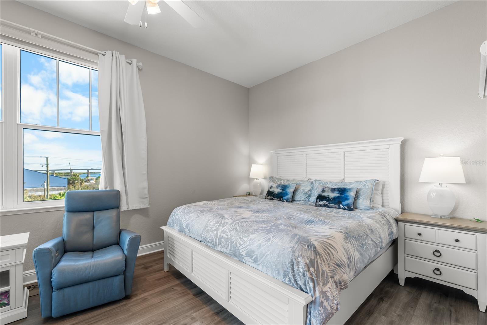 Image 24 of 50 For 1 Riverwalk Drive 401