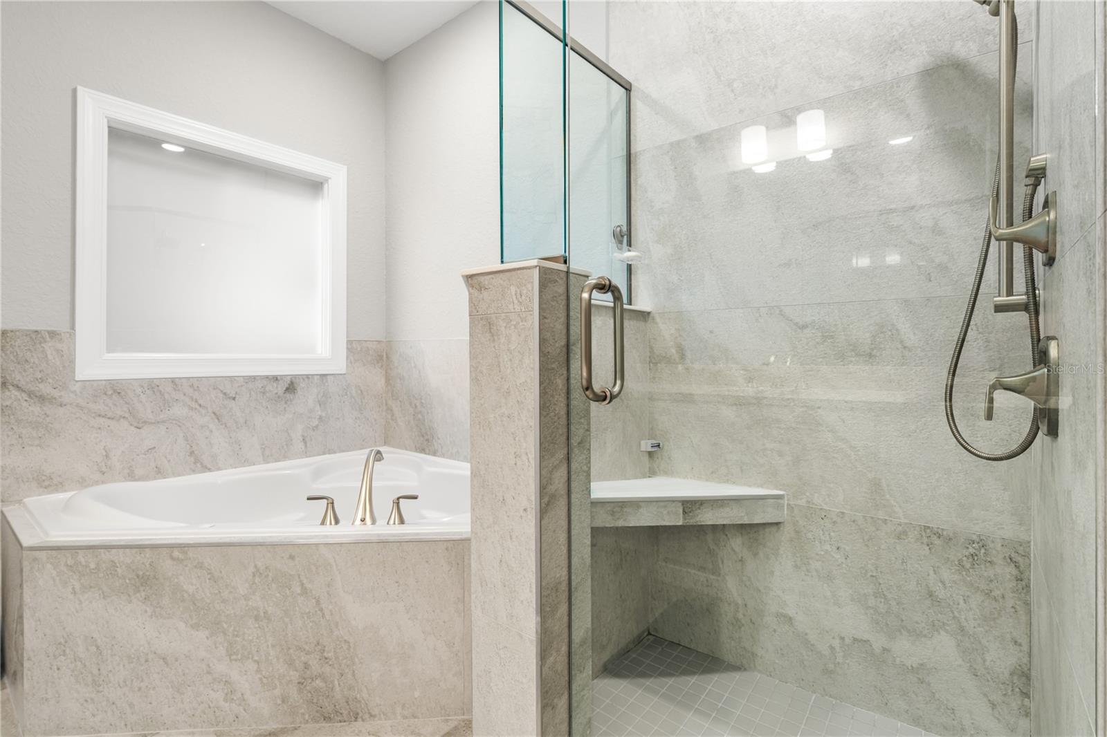 Image 26 of 50 For 1 Riverwalk Drive 401