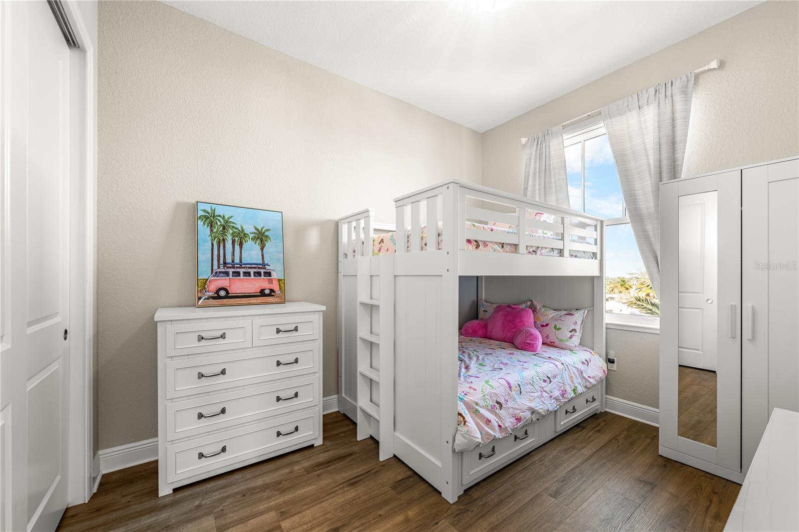 Image 28 of 50 For 1 Riverwalk Drive 401