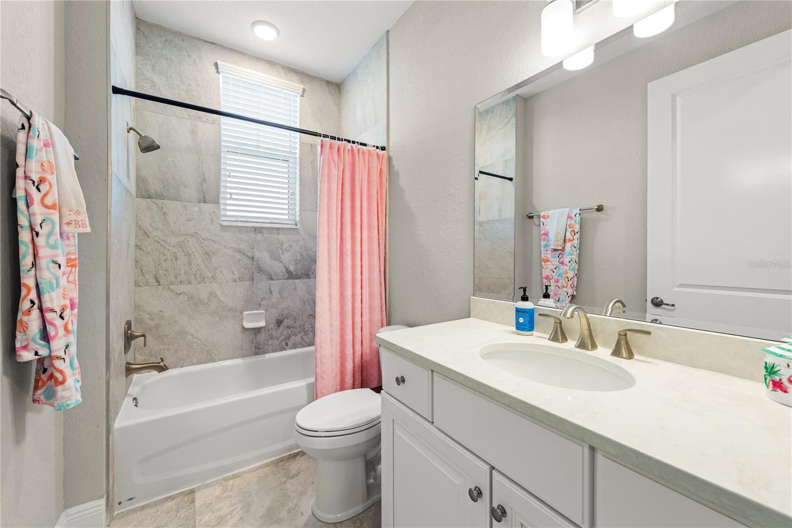 Image 29 of 50 For 1 Riverwalk Drive 401