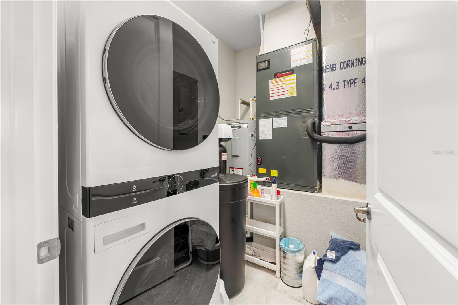 Image 30 of 50 For 1 Riverwalk Drive 401