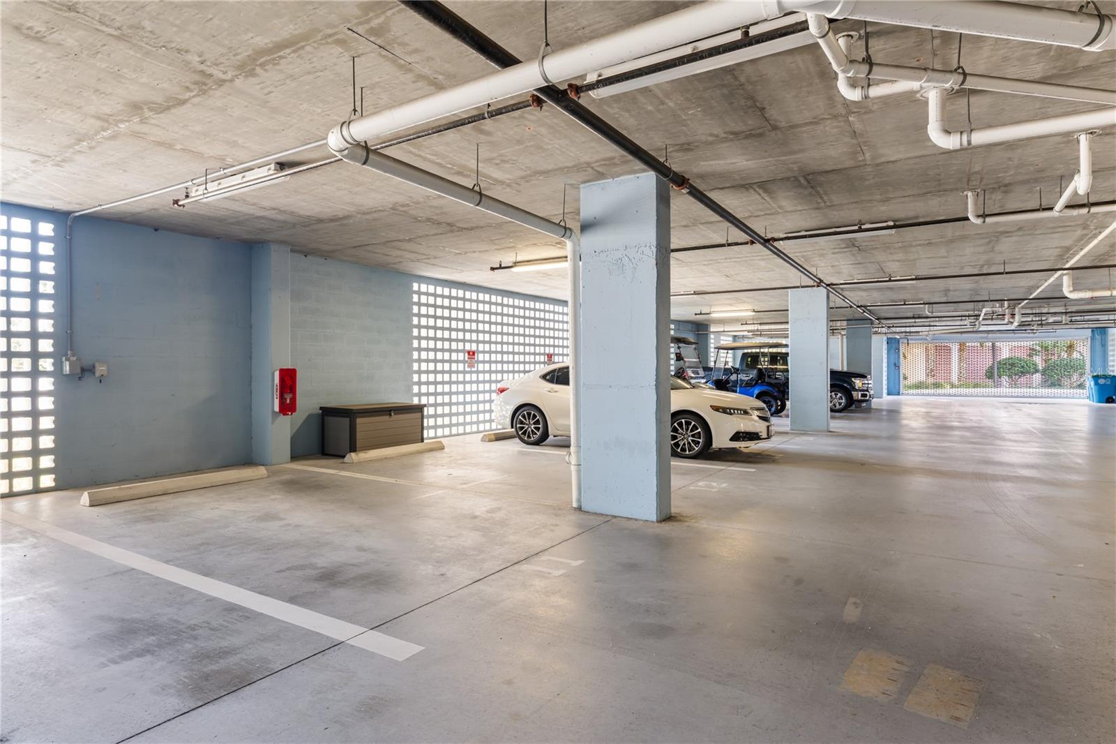 Image 36 of 50 For 1 Riverwalk Drive 401