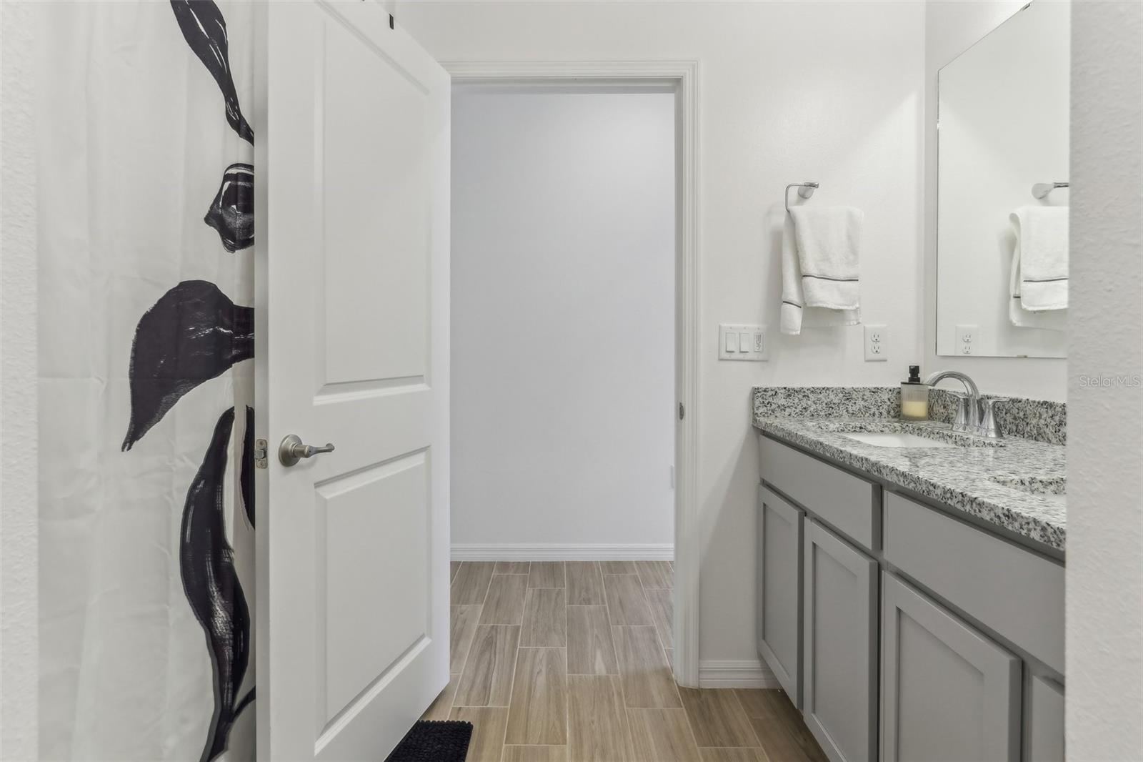 Image 16 of 40 For 4122 Sagefield Drive