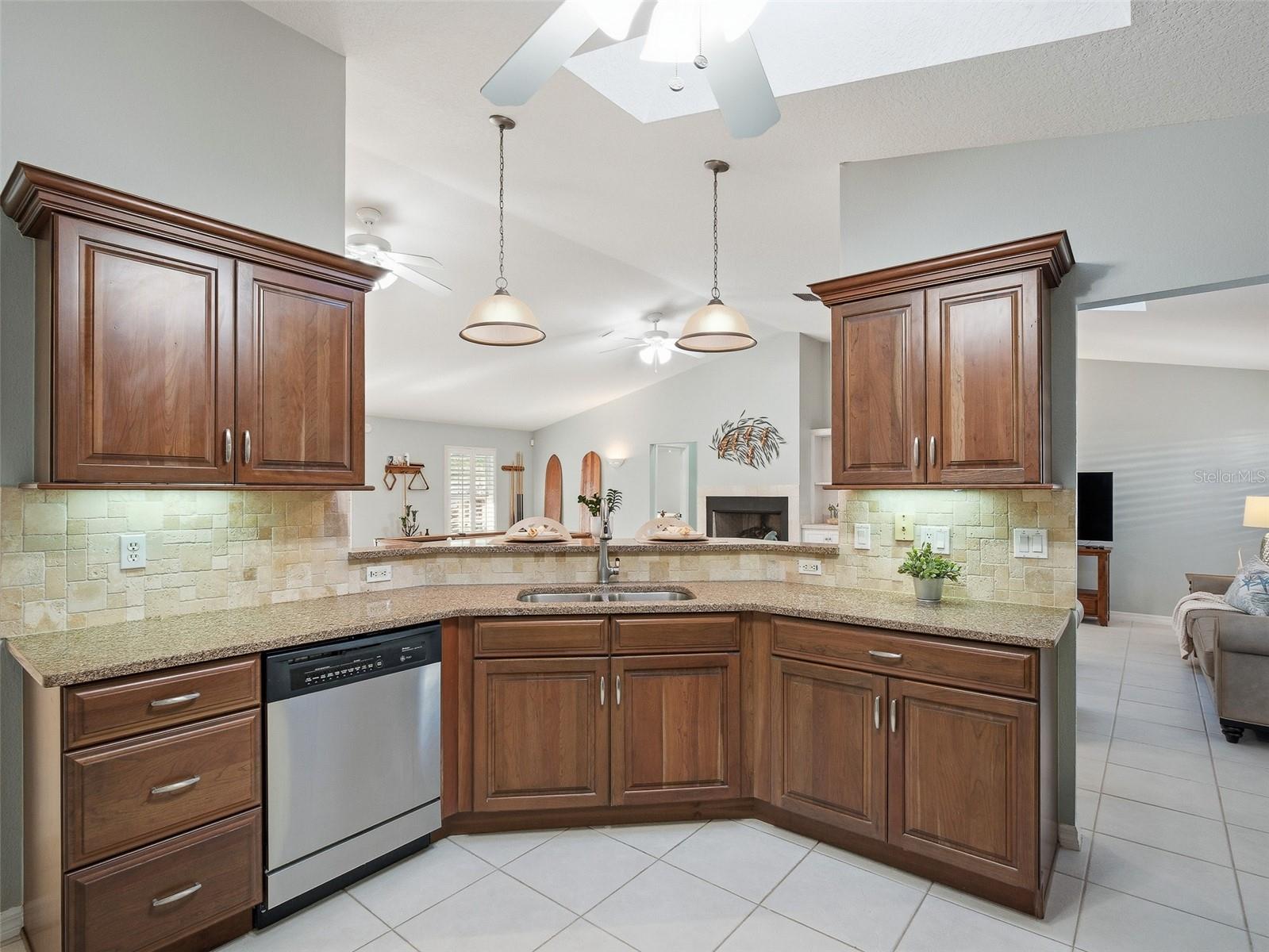 Image 26 of 62 For 2014 Peninsula Avenue