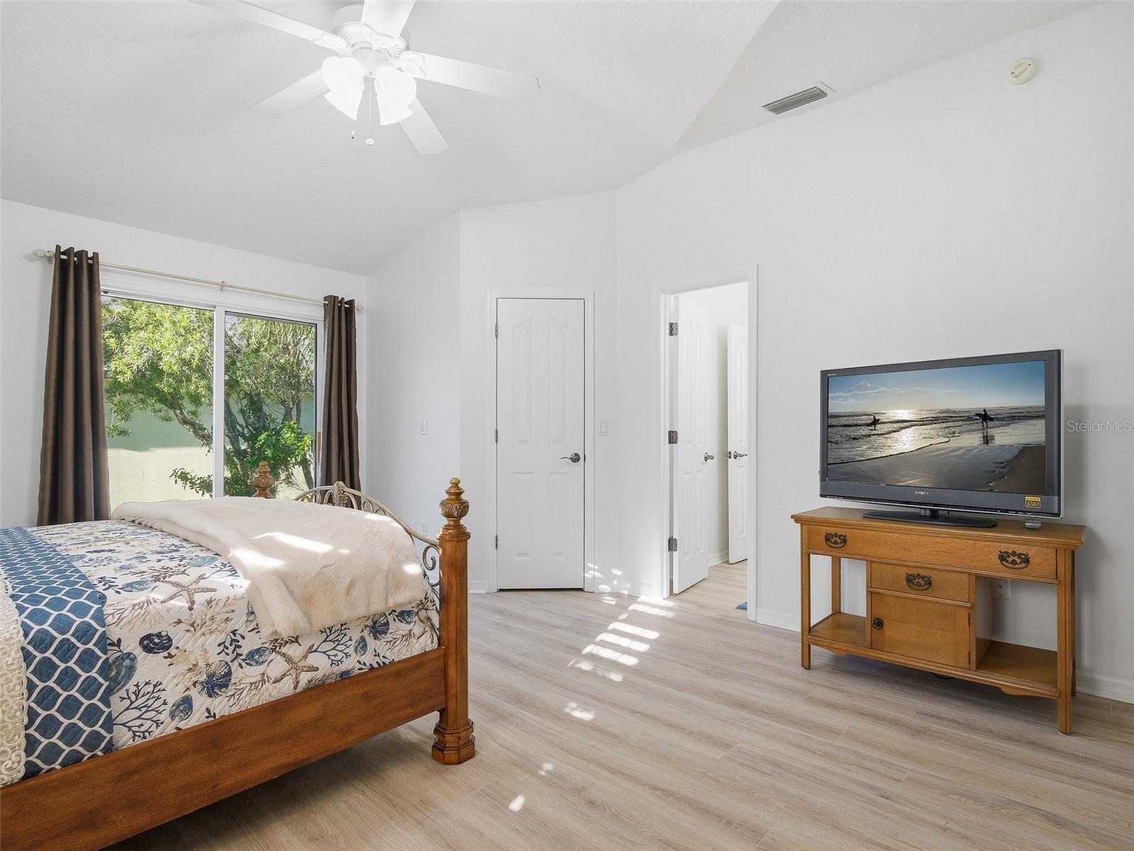 Image 33 of 62 For 2014 Peninsula Avenue