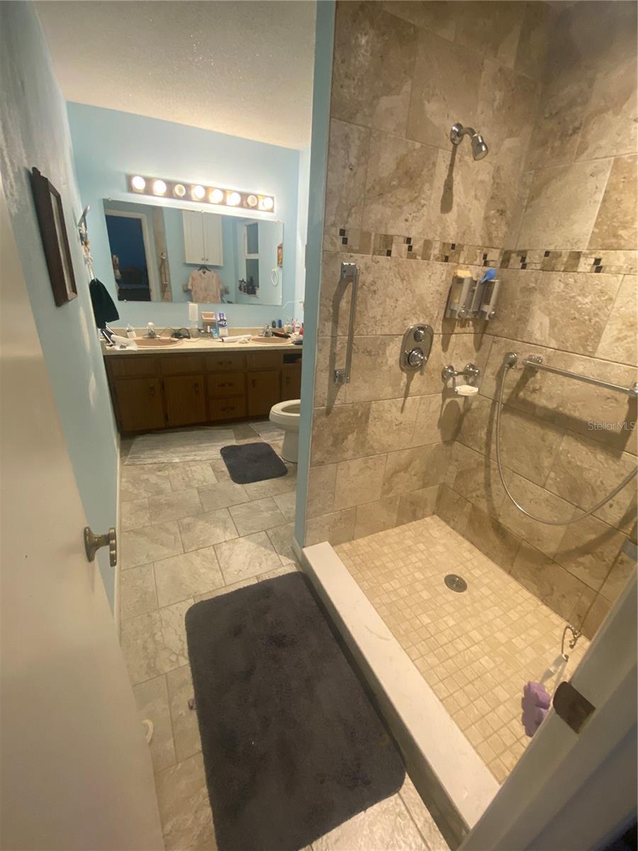 Image 17 of 39 For 2432 Woodland Drive