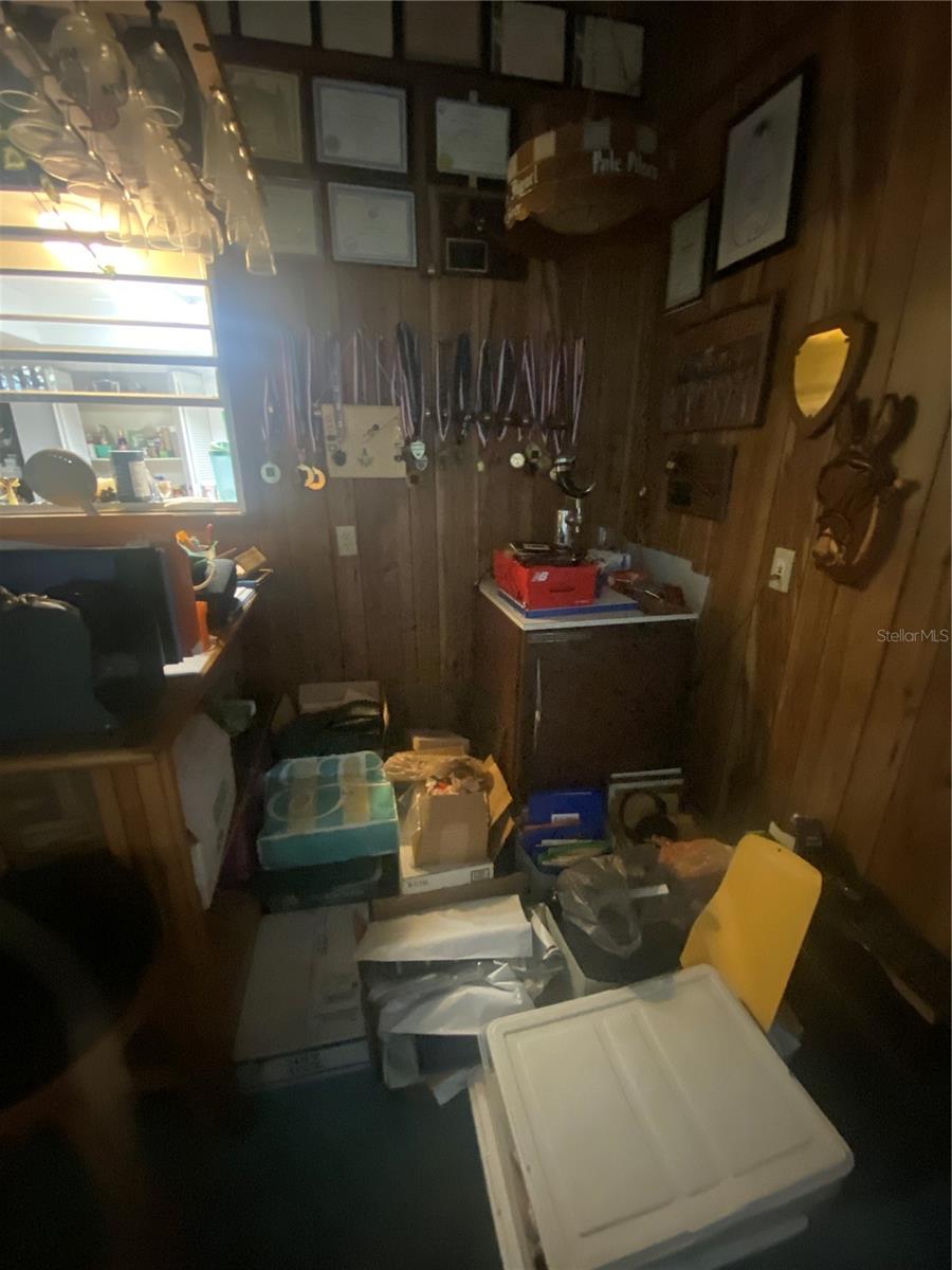 Image 22 of 39 For 2432 Woodland Drive