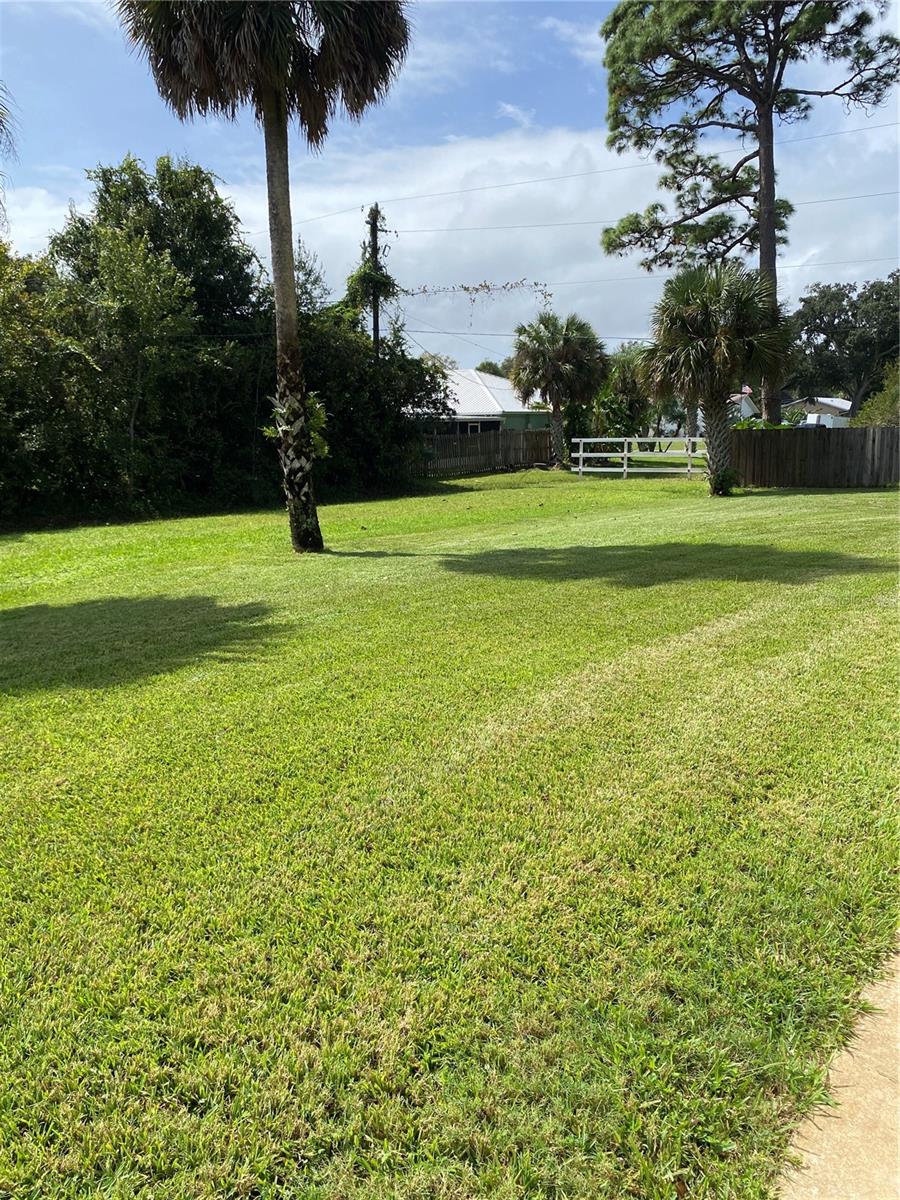 Image 5 of 39 For 2432 Woodland Drive