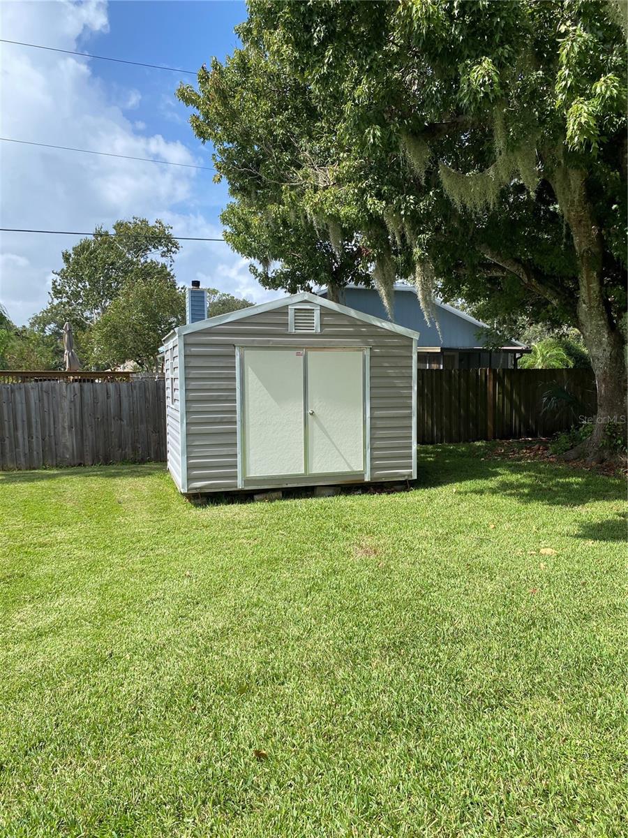 Image 7 of 39 For 2432 Woodland Drive