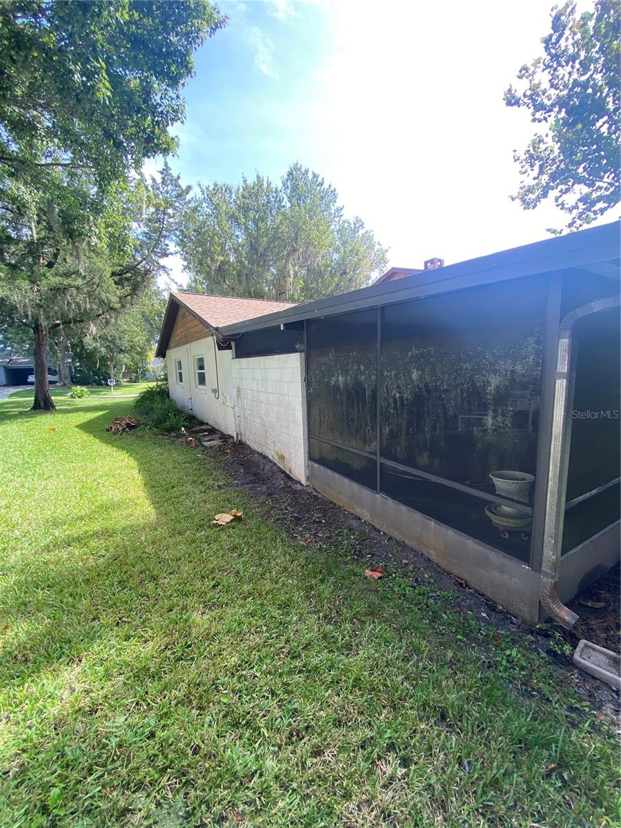 Image 9 of 39 For 2432 Woodland Drive