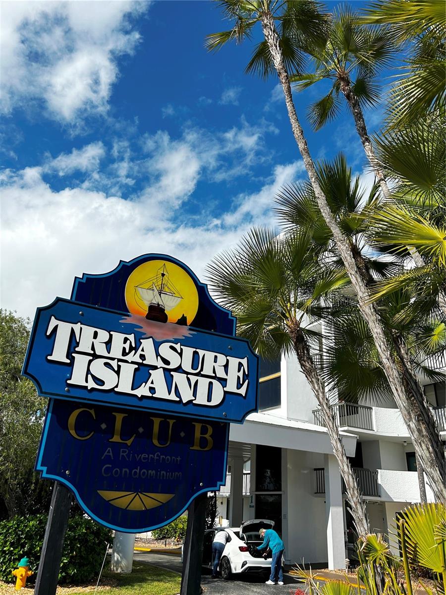 Image 5 of 50 For 300 Columbia Drive 208-1