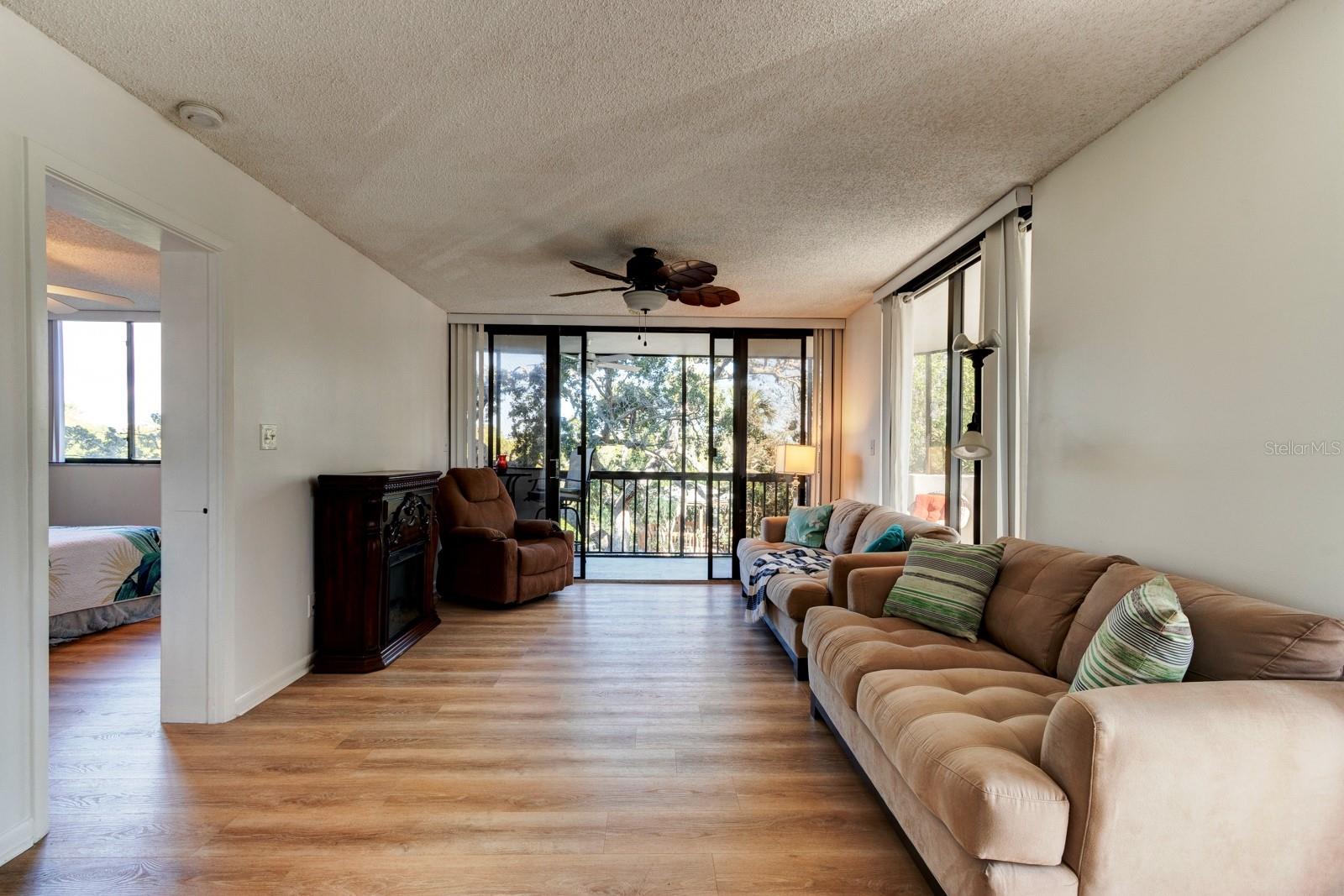 Image 6 of 50 For 300 Columbia Drive 208-1