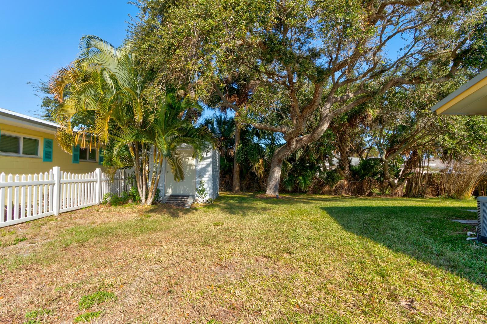 Image 4 of 17 For 714 Oakwood Avenue