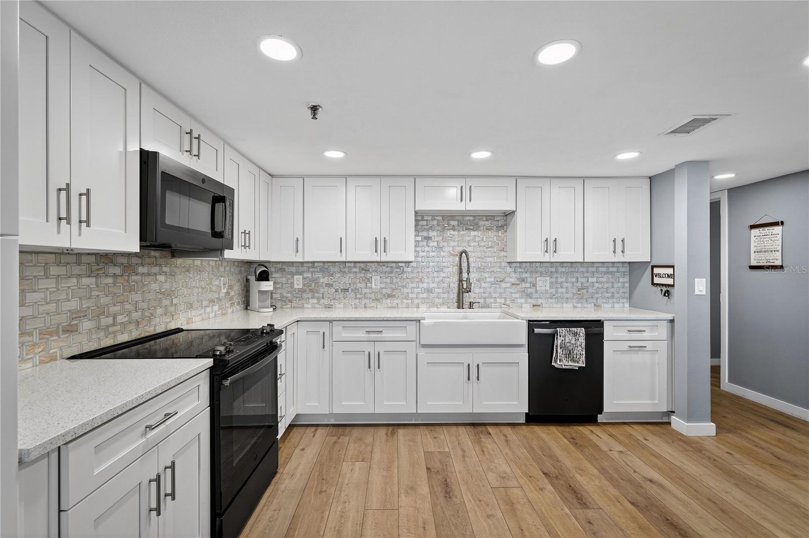 Image 14 of 51 For 6727 Turtlemound Road 218