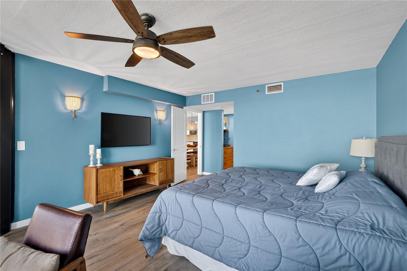 Image 27 of 51 For 6727 Turtlemound Road 218