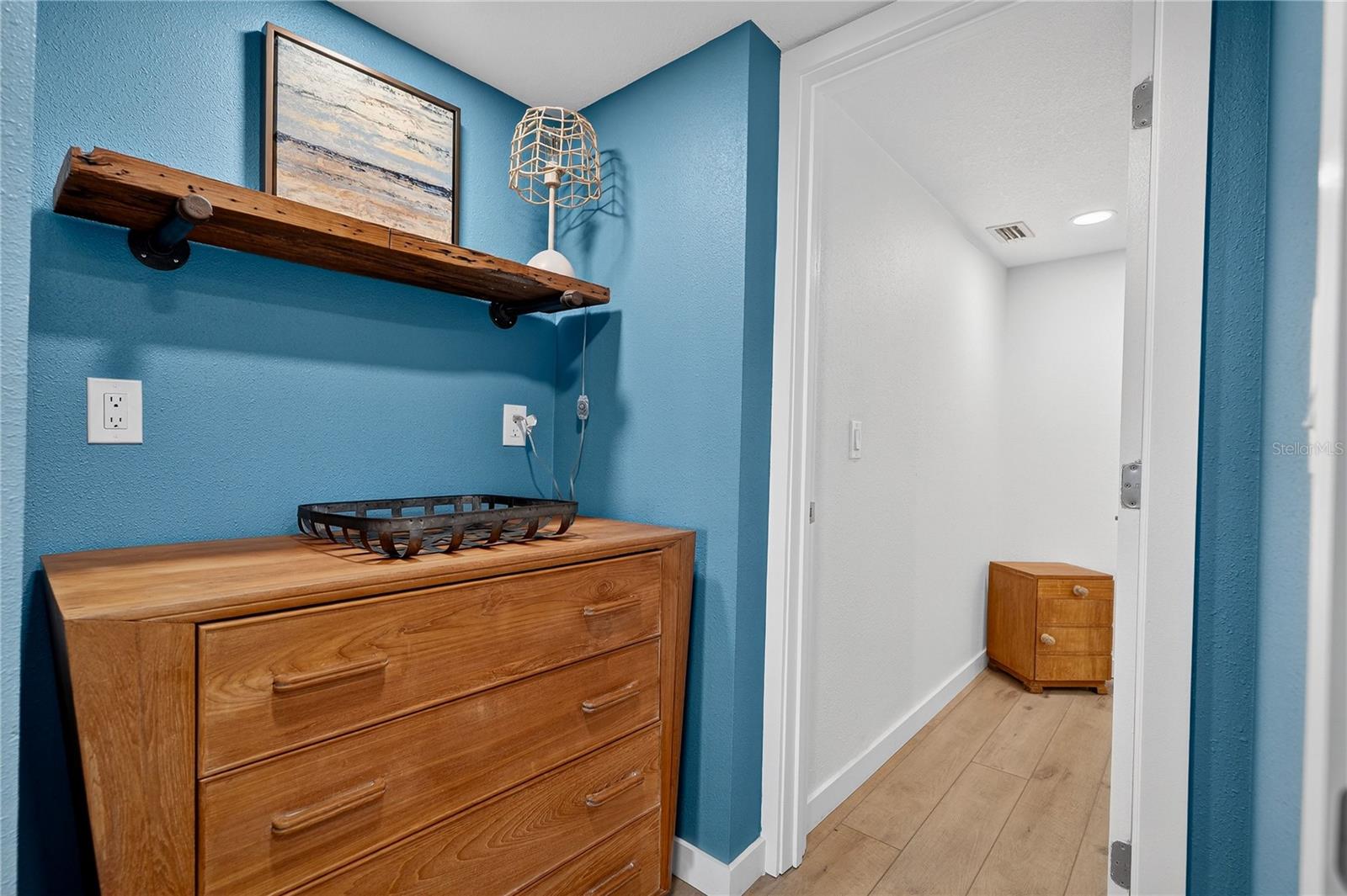 Image 33 of 51 For 6727 Turtlemound Road 218