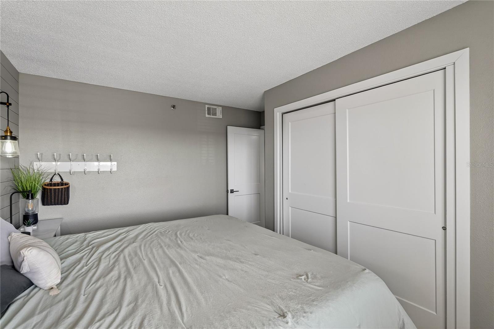 Image 9 of 51 For 6727 Turtlemound Road 218