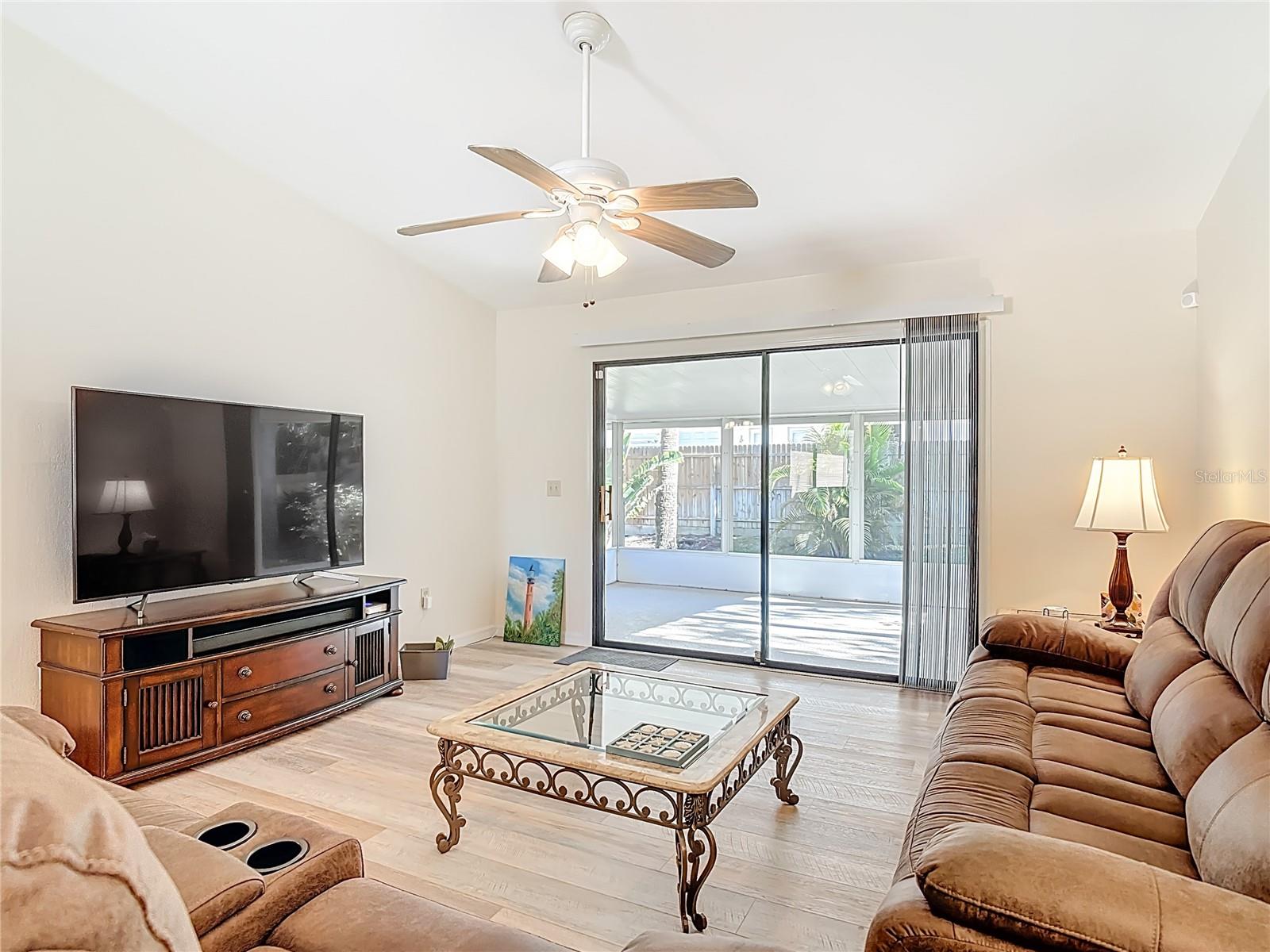 Image 14 of 50 For 4761 Riverglen Boulevard