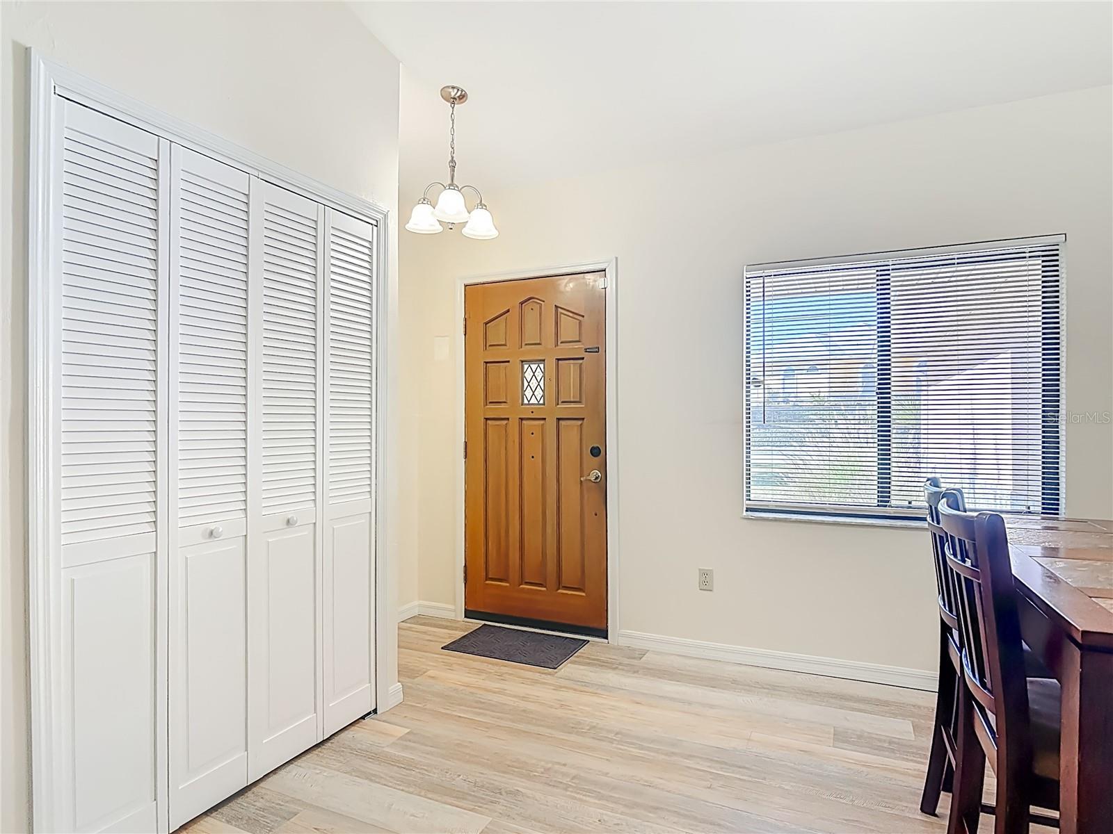 Image 5 of 50 For 4761 Riverglen Boulevard