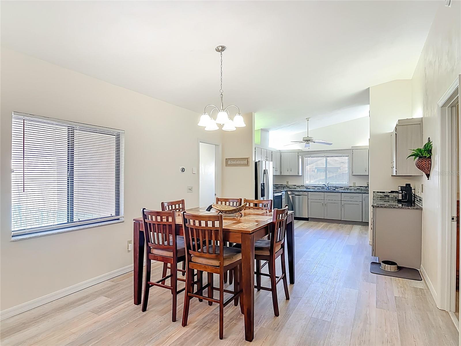 Image 6 of 50 For 4761 Riverglen Boulevard