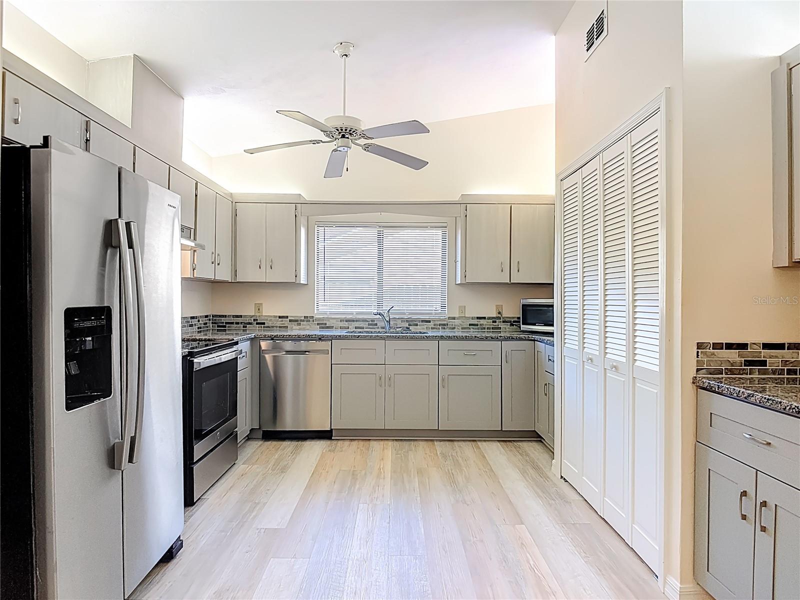 Image 7 of 50 For 4761 Riverglen Boulevard