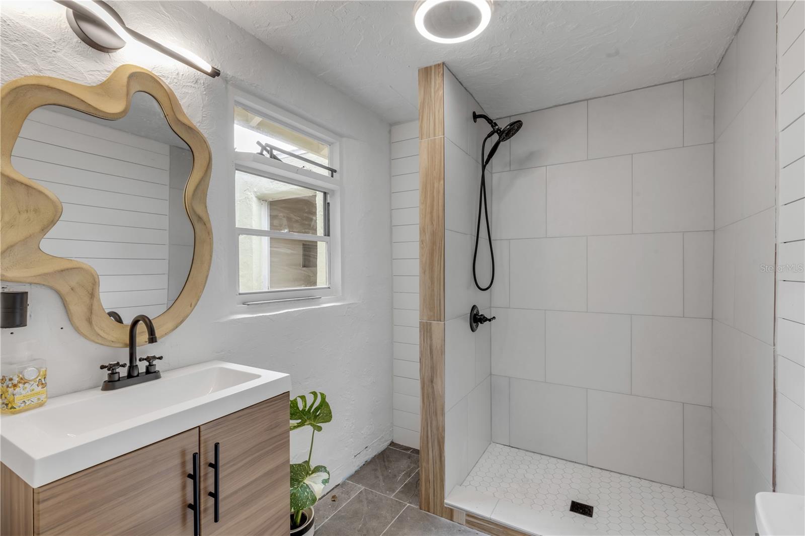 Image 16 of 38 For 2520 Belmont Avenue