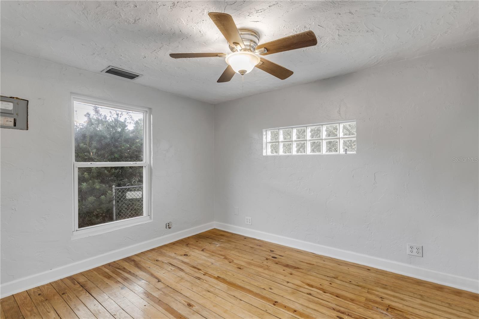 Image 17 of 38 For 2520 Belmont Avenue